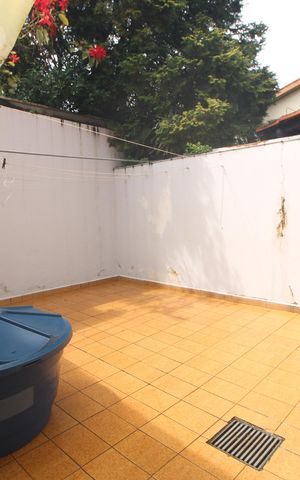 Casa à venda com 420m², 4 quartos e 4 vagasQuintal fundos da casa