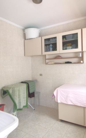 Casa à venda com 420m², 4 quartos e 4 vagasLavanderia