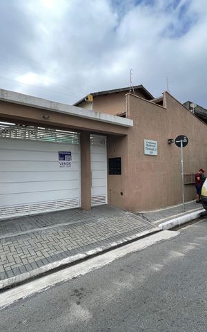 Casa de condomínio à venda com 99m², 2 quartos e 1 vaga Casa de condomínio à venda com 99m², 2 quartos e 1 vagaFachada + Placa
