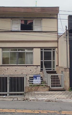 Casa à venda com 205m², 2 quartos e 2 vagasFachada