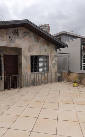 Casa para alugar com 238m², 3 quartos e 2 vagasQuintal