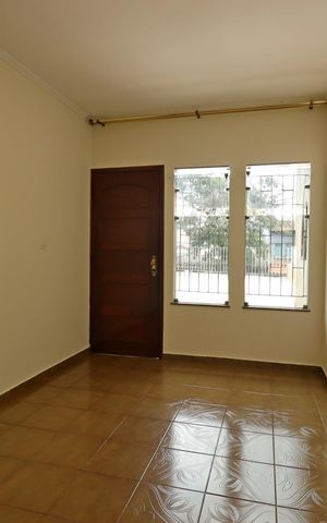Casa para alugar com 238m², 3 quartos e 2 vagasSala