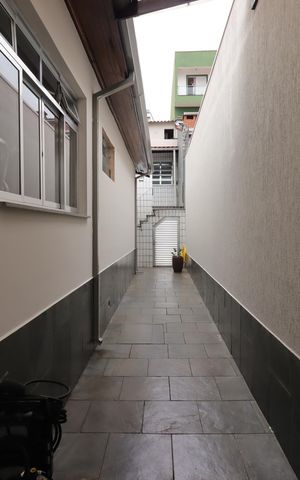 Casa para alugar com 238m², 3 quartos e 2 vagasCorredor externo