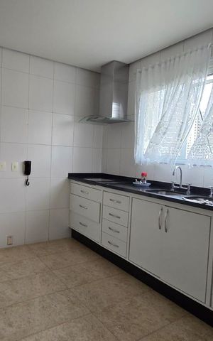 Apartamento à venda com 207m², 4 quartos e 4 vagas Apartamento à venda com 207m², 4 quartos e 4 vagasCozinha