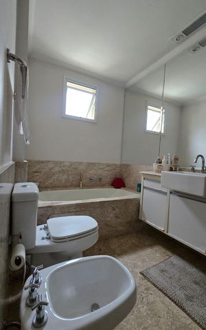 Apartamento à venda com 207m², 4 quartos e 4 vagas Apartamento à venda com 207m², 4 quartos e 4 vagasBanheiro