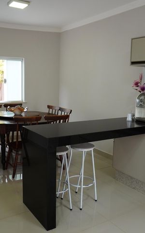 Casa para alugar com 150m², 2 quartos e 2 vagasCozinha 