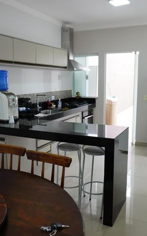 Casa para alugar com 150m², 2 quartos e 2 vagasCozinha 