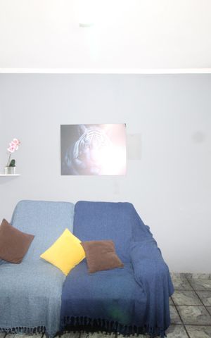 Casa para alugar com 50m², 2 quartos e 2 vagasSala