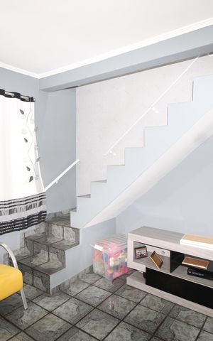 Casa para alugar com 50m², 2 quartos e 2 vagasSala