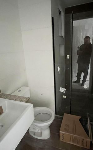 Apartamento à venda com 90m², 2 quartos e 1 vaga Apartamento à venda com 90m², 2 quartos e 1 vagaBanheiro 2