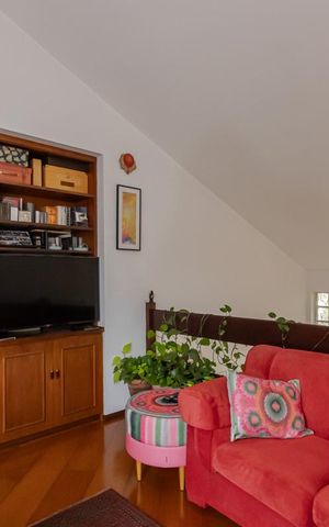 Casa à venda com 247m², 4 quartos e 2 vagas Casa à venda com 247m², 4 quartos e 2 vagasSala Tv