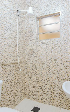 Casa para alugar com 125m², 3 quartos e 2 vagasBanheiro do Quarto 2