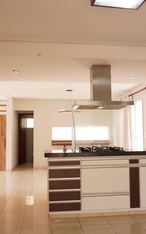 Casa de condomínio para alugar com 280m², 3 quartos e 2 vagasCozinha