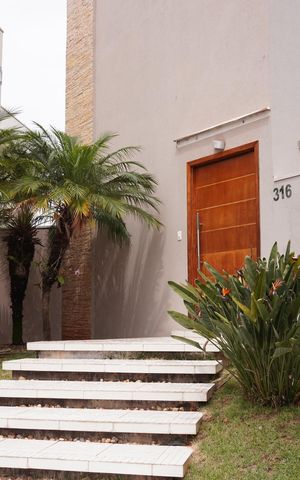 Casa de condomínio para alugar com 280m², 3 quartos e 2 vagasFachada