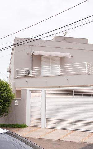 Casa de condomínio para alugar com 280m², 3 quartos e 2 vagasFachada