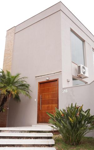Casa de condomínio para alugar com 280m², 3 quartos e 2 vagasFachada