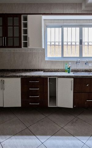 Casa para alugar com 135m², 3 quartos e 2 vagas