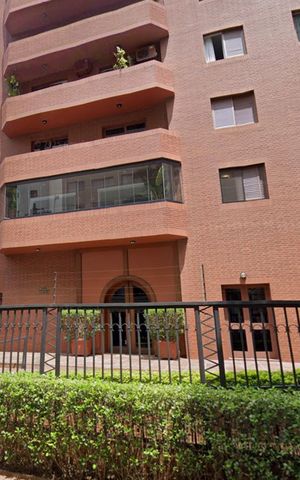 Apartamento à venda com 245m², 4 quartos e 4 vagas Apartamento à venda com 245m², 4 quartos e 4 vagasFachada