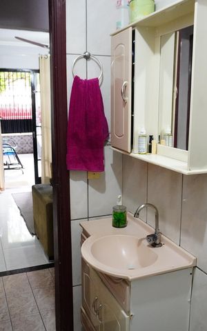 Casa à venda com 160m², 3 quartos e 2 vagasBanheiro 1
