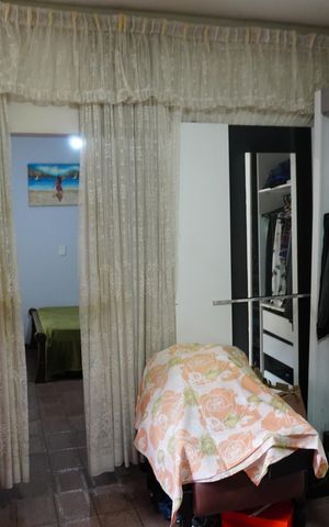 Casa à venda com 160m², 3 quartos e 2 vagasCasa de fundo