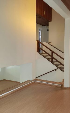 Casa de condomínio para alugar com 380m², 3 quartos e 4 vagas Casa de condomínio para alugar com 380m², 3 quartos e 4 vagasSala