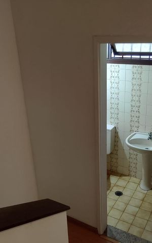 Casa de condomínio para alugar com 380m², 3 quartos e 4 vagas Casa de condomínio para alugar com 380m², 3 quartos e 4 vagasEscada
