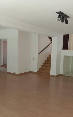 Casa de condomínio para alugar com 380m², 3 quartos e 4 vagas Casa de condomínio para alugar com 380m², 3 quartos e 4 vagasSala