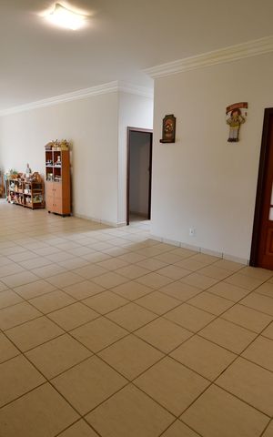 Casa de condomínio à venda com 460m², 5 quartos e 10 vagasSala
