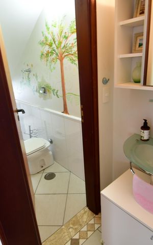 Casa de condomínio à venda com 460m², 5 quartos e 10 vagasLavabo