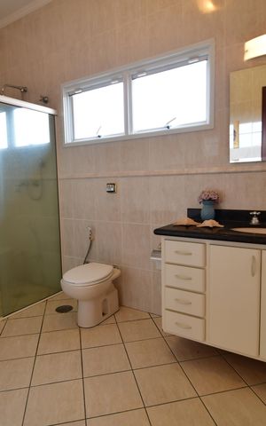 Casa de condomínio à venda com 460m², 5 quartos e 10 vagasBanheiro