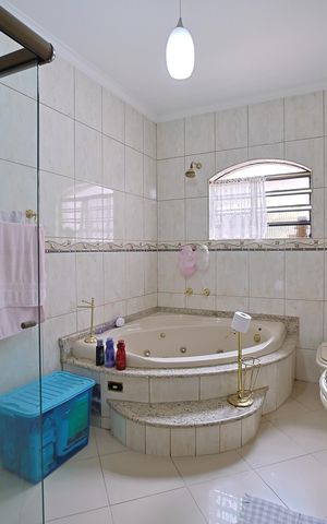 Casa para alugar com 300m², 3 quartos e 5 vagasBanheiro do Quarto 1