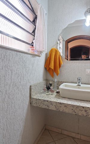Casa para alugar com 300m², 3 quartos e 5 vagasBanheiro Social