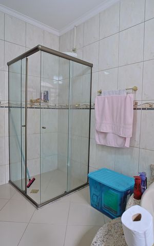 Casa para alugar com 300m², 3 quartos e 5 vagasBanheiro do Quarto 1