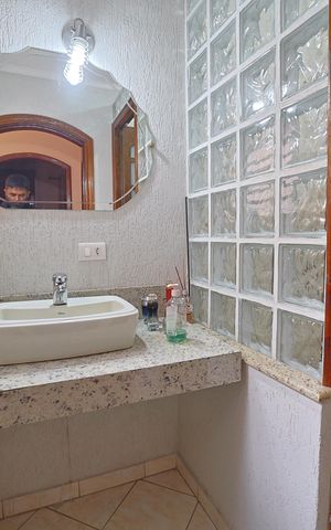Casa para alugar com 300m², 3 quartos e 5 vagasBanheiro Social