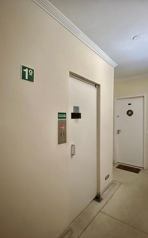 Apartamento à venda com 73m², 2 quartos e 1 vaga Apartamento à venda com 73m², 2 quartos e 1 vagaHall Apartamento