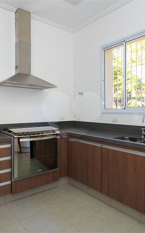 Casa à venda com 240m², 3 quartos e 6 vagas