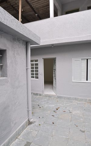 Casa para alugar com 60m², 2 quartos e 1 vagaÁrea de Serviço