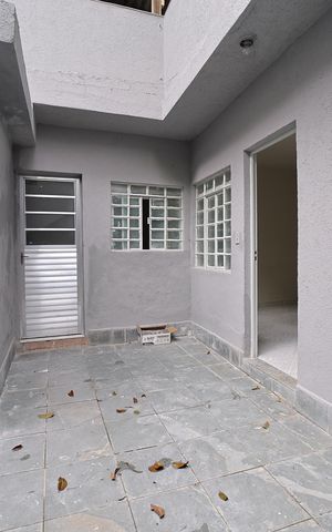 Casa para alugar com 60m², 2 quartos e 1 vagaÁrea de Serviço