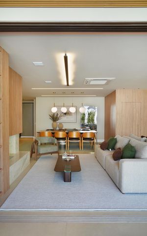 Casa de condomínio à venda com 516m², 5 quartos e 6 vagas Casa de condomínio à venda com 516m², 5 quartos e 6 vagasSala