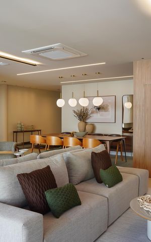 Casa de condomínio à venda com 516m², 5 quartos e 6 vagas Casa de condomínio à venda com 516m², 5 quartos e 6 vagasSala