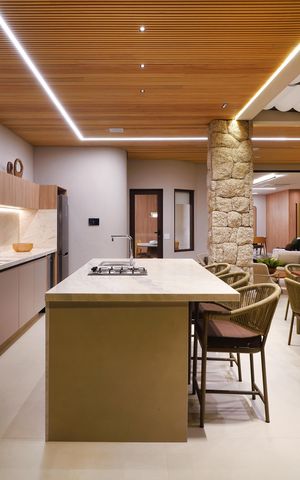 Casa de condomínio à venda com 516m², 5 quartos e 6 vagas Casa de condomínio à venda com 516m², 5 quartos e 6 vagasCozinha