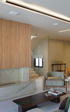 Casa de condomínio à venda com 516m², 5 quartos e 6 vagas Casa de condomínio à venda com 516m², 5 quartos e 6 vagasSala