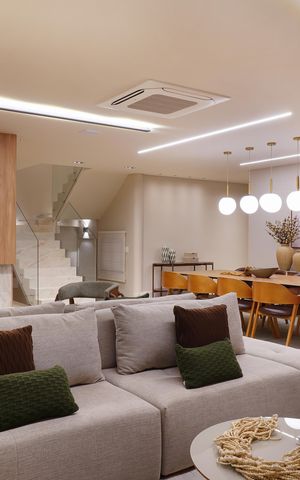 Casa de condomínio à venda com 516m², 5 quartos e 6 vagas Casa de condomínio à venda com 516m², 5 quartos e 6 vagasSala