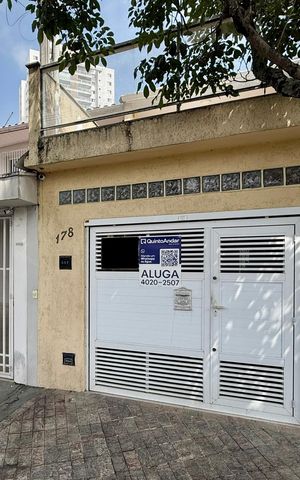 Casa para alugar com 130m², 2 quartos e 1 vaga Casa para alugar com 130m², 2 quartos e 1 vagaFachada