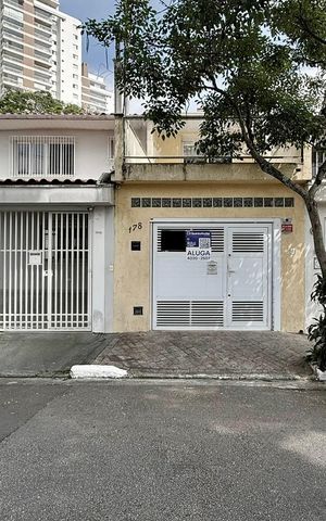 Casa para alugar com 130m², 2 quartos e 1 vaga Casa para alugar com 130m², 2 quartos e 1 vagaFachada
