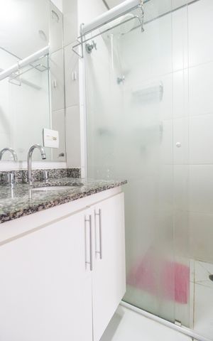 Apartamento para alugar com 70m², 2 quartos e 1 vaga Apartamento para alugar com 70m², 2 quartos e 1 vagaBanheiro da Suíte
