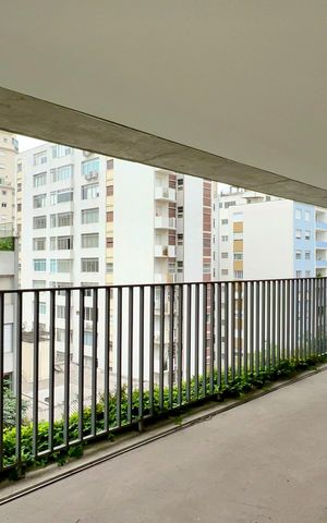 Apartamento à venda com 275m², 3 quartos e 3 vagas Apartamento à venda com 275m², 3 quartos e 3 vagasVaranda da sala