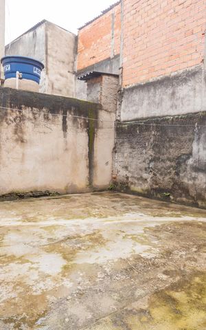 Casa à venda com 100m², 2 quartos e 2 vagasQuintal