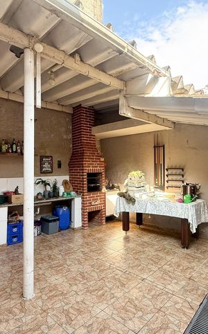 Casa à venda com 130m², 2 quartos e 2 vagasChurrasqueira