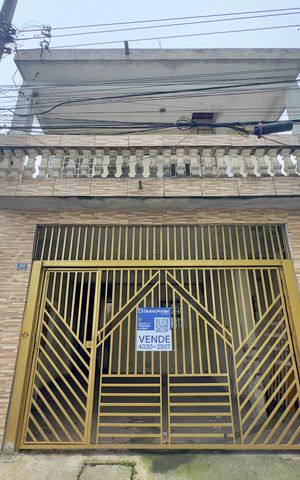 Casa à venda com 286m², 6 quartos e 2 vagasPlaca instalada na fachada do imóvel 